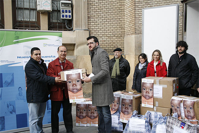 Nuevas Generaciones del PP entrega alimentos y ropa a Banco de Alimentos y Jesús Abandonado - 1, Foto 1