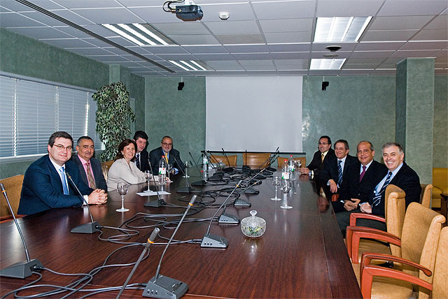 La consejera de Sanidad y Consumo visita la sede de Hefame en Santomera - 1, Foto 1