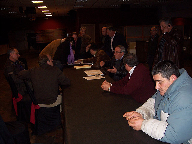 La Plataforma se reúne con los afectados y vecinos de Lébor para informar del trazado del AVE, Foto 2