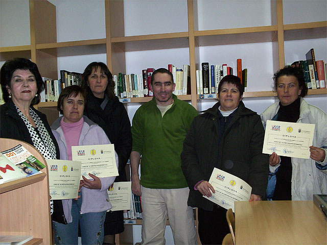 Finalizan los cursos de informática básica que se han llevado a cabo en la pedanía de El Paretón, Foto 1