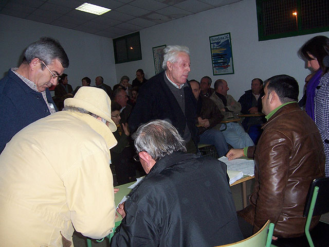 Más de 70 vecinos del barrio Olímpico se reúnen con los miembros de la plataforma, Foto 3