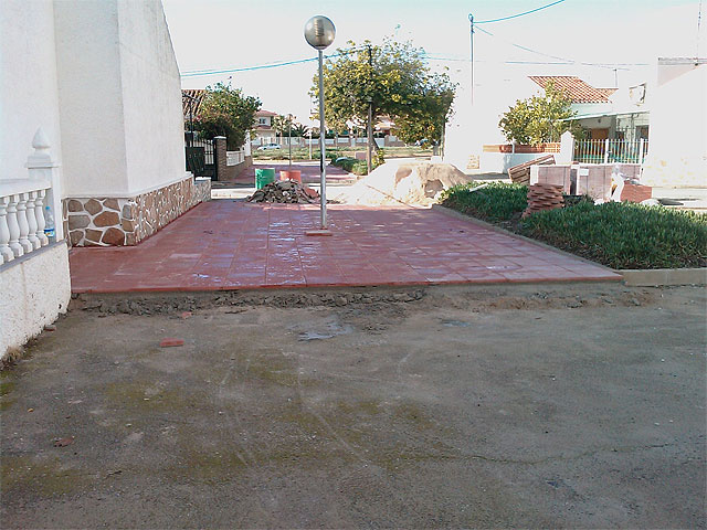 Servicios Públicos remodela la calle central de Los Pescadores y los accesos de la barriada al paseo de la avenida Mar Menor - 1, Foto 1