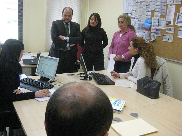 Un asesor financiero apoyará el nuevo Club de Empleo que facilita formación y trabajo a murcianos desempleados - 1, Foto 1