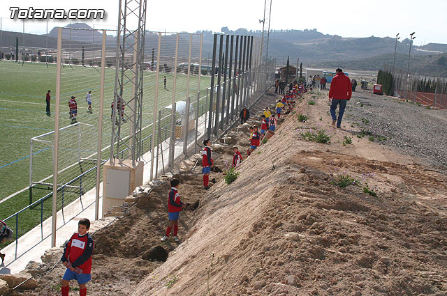Los alumnos de las Escuelas Municipales Deportivas forestan la Ciudad Deportiva “Sierra Espuña” - 8
