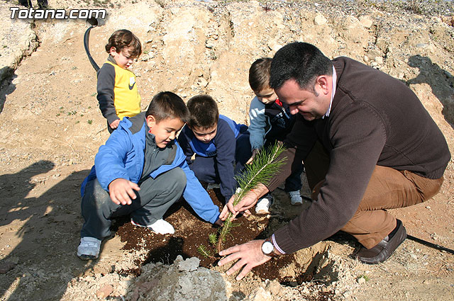 Los alumnos de las Escuelas Municipales Deportivas forestan la Ciudad Deportiva “Sierra Espuña” - 20