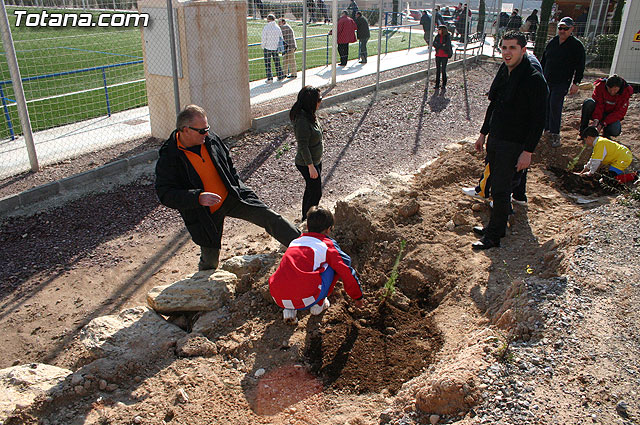 Los alumnos de las Escuelas Municipales Deportivas forestan la Ciudad Deportiva “Sierra Espuña” - 14