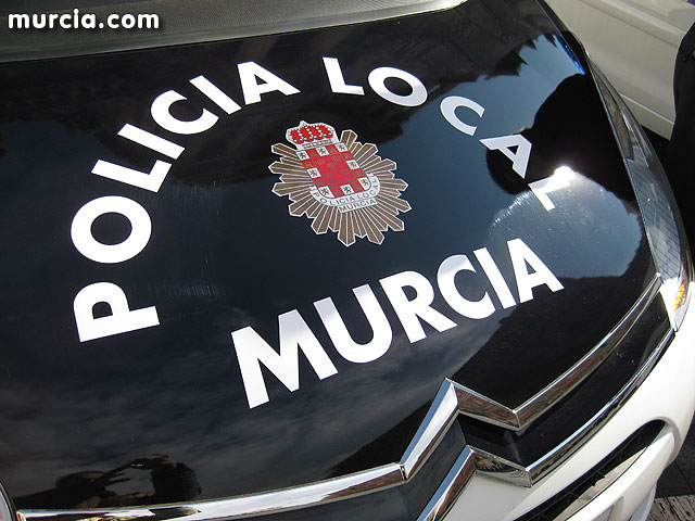 El Alcalde presenta los 29 vehículos que se incorporan a la flota de La Policía Local para reforzar la seguridad en barrios y pedanías - 1, Foto 1