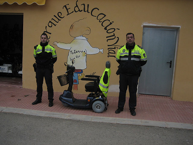 El Parque de Educación Vial de Totana adquiere un vehículo adaptado para discapacitados, Foto 1