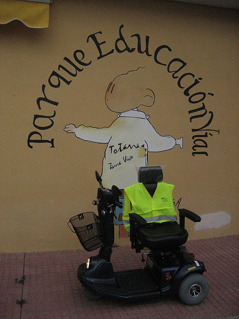 El Parque de Educación Vial de Totana adquiere un vehículo adaptado para discapacitados, Foto 2