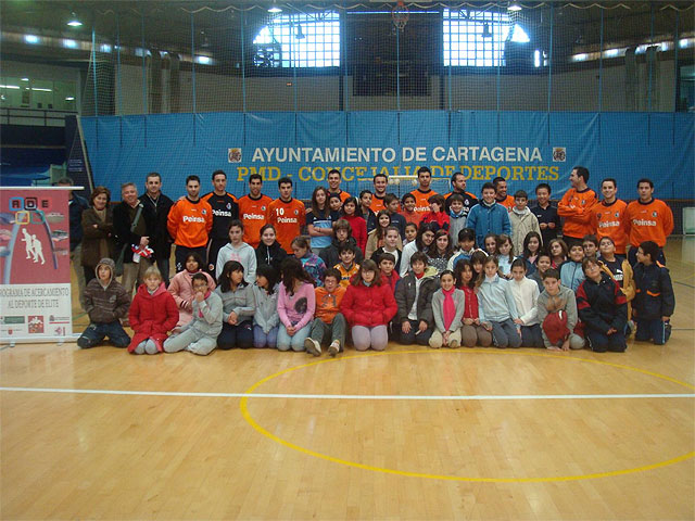 Los alumnos de San Isidoro y Santa Florentina conocen de cerca el fútbol sala de élite - 1, Foto 1