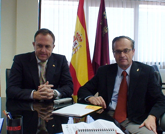 El alcalde de Santomera, José María Sánchez, se ha desplazado hasta Murcia para tratar la financiación de Protección Civil y fijar unos plazos para la ampliación horaria del Terminal de Mando y Control –TMC 112- - 2, Foto 2