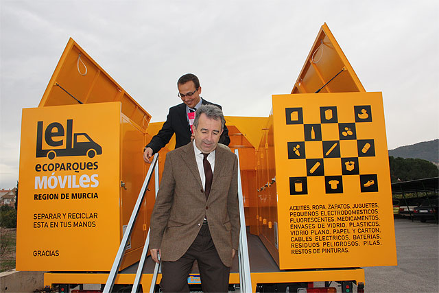 Agricultura entrega siete puntos limpios móviles, seis barredoras y un vehículo mini a 11 ayuntamientos para la gestión de residuos - 1, Foto 1