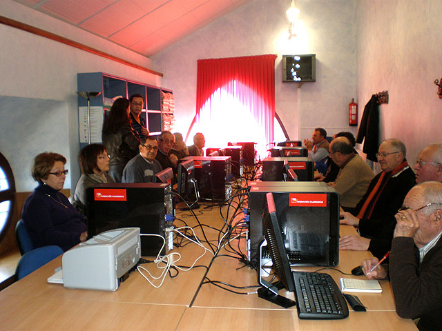 Se ponen en marcha dos cursos de informática para mujeres y personas mayores - 2, Foto 2