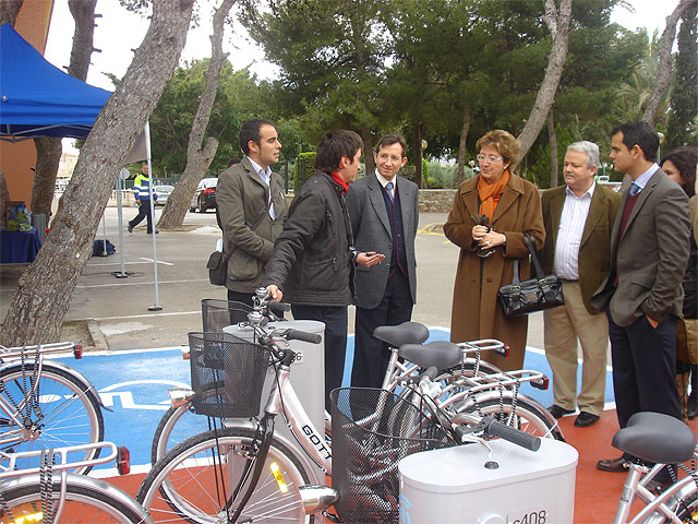 La concejalía de Turismo pone en marcha un servicio automático de préstamo de bicicletas con 5 bases repartidas por el municipio y 50 bicicletas a disposición de los usuarios - 2, Foto 2