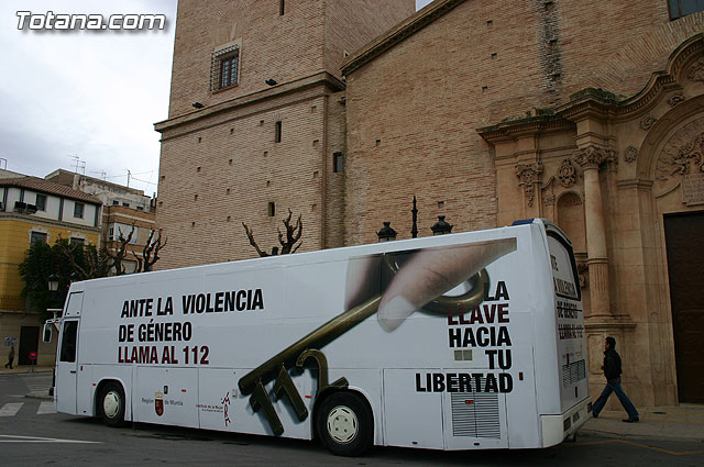 Ms de 250 alumnos, jvenes y mujeres pasan por el aula mvil informativa sobre la prevencin de la violencia de gnero - 2