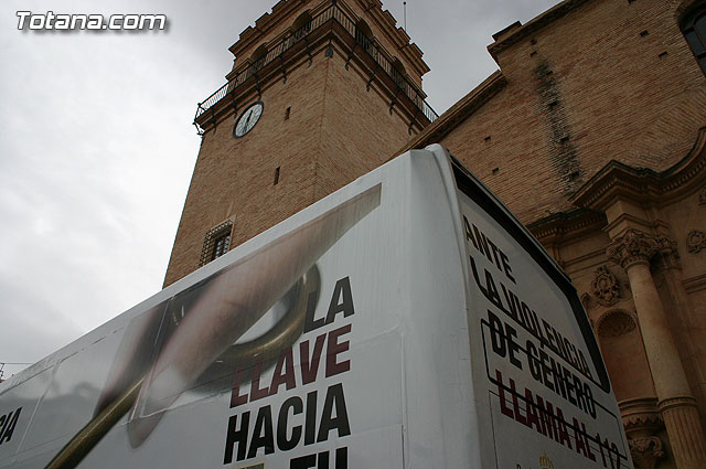 Ms de 250 alumnos, jvenes y mujeres pasan por el aula mvil informativa sobre la prevencin de la violencia de gnero - 3