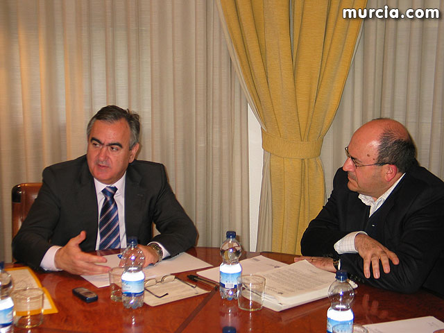 Gonzlez Tovar recibe a empresarios de Totana para tratar asuntos relacionados con el AVE - 5