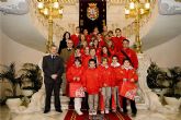 La alcaldesa recibe al equipo campen de España de vela infantil