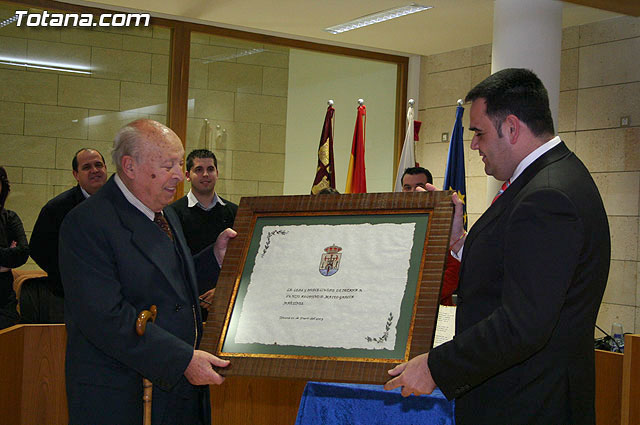 Mateo García, cronista oficial de la localidad, recibe el nombramiento de Hijo Adoptivo de Totana - 1, Foto 1