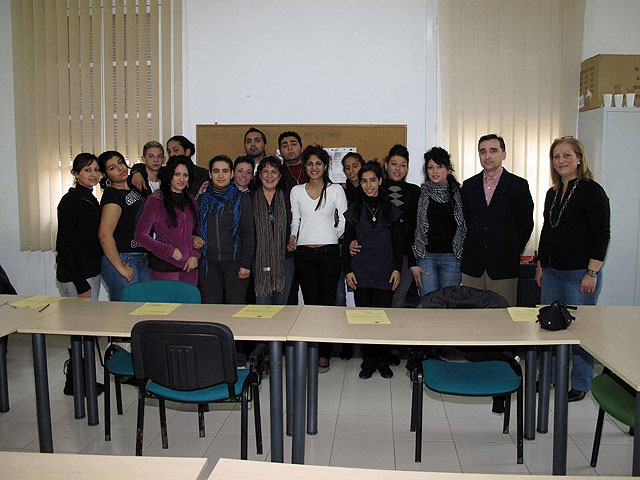 Servicios Sociales forma a jóvenes y desempleados como dependientes de comercio - 1, Foto 1