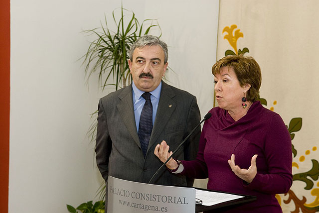 La alcaldesa presenta en el Congreso una proposición no de ley y veinte preguntas sobre el AVE - 2, Foto 2