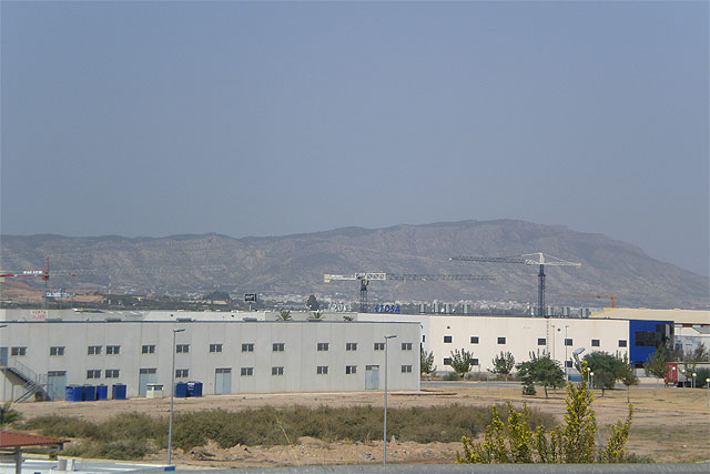 El Ayuntamiento solicitará a Correos la mejora en la prestación del servicio de reparto para las empresas del polígono “El Saladar”, Foto 1