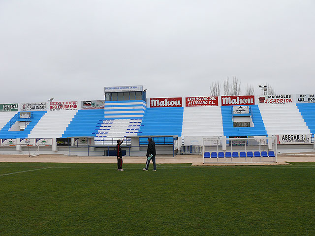 Remodelada la grada del campo de fútbol del Polideportivo Municipal de La Hoya - 1, Foto 1