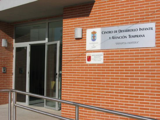 El ayuntamiento recibe una subvención para el mantenimiento durante el 2009 del Centro de Atención Temprana y Centro Ocupacional “José Moyá”, Foto 1