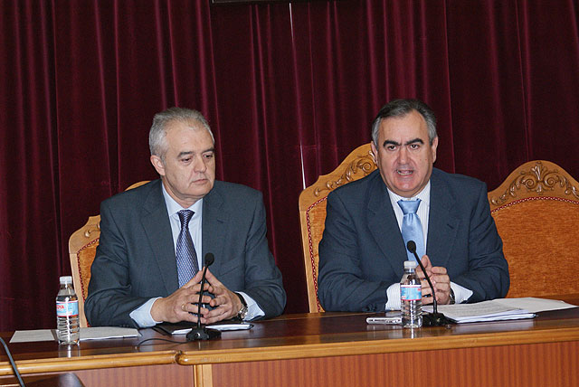 El delegado del Gobierno presenta en Abarán las obras que serán construídas con cargo al Fondo Estatal de Inversión Local - 1, Foto 1