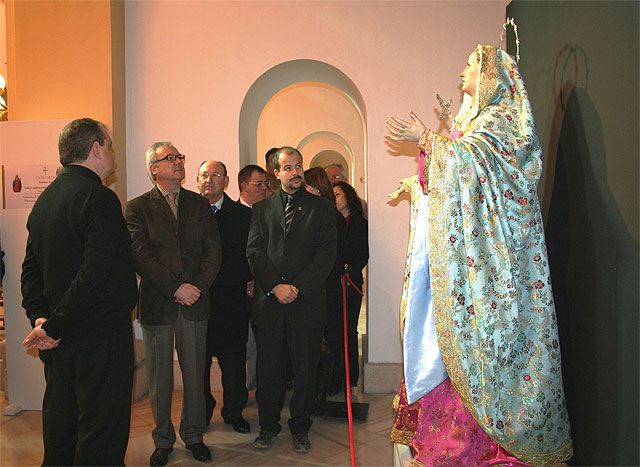 Valcrcel visita en Alhama la exposicin ‘Consuelo de los Afligidos’, con imgenes religiosas de escultores murcianos, Foto 1