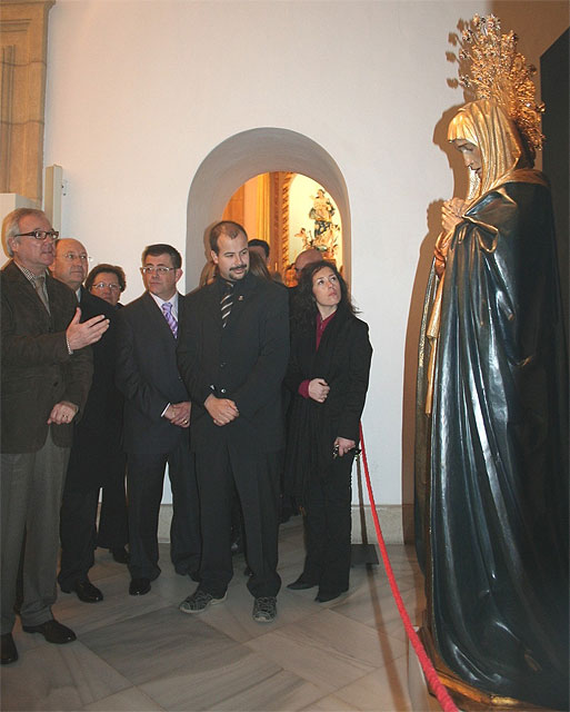 Valcárcel visita en Alhama la exposición ‘Consuelo de los Afligidos’, con imágenes religiosas de escultores murcianos - 2, Foto 2