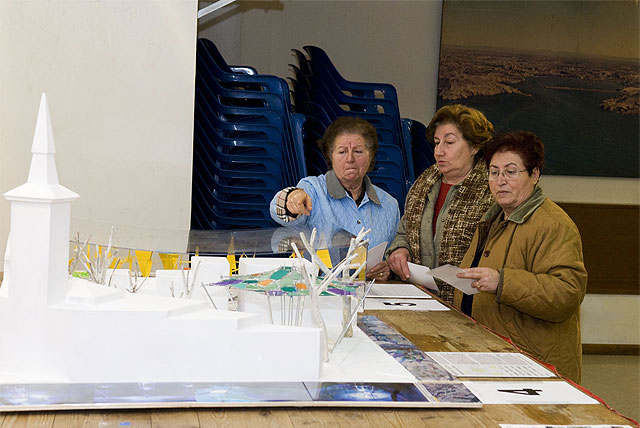 Inaugurada la exposición de maquetas de los cinco proyectos arquitectónicos que optan a instalarse en el barrio de Santa Lucía - 5, Foto 5