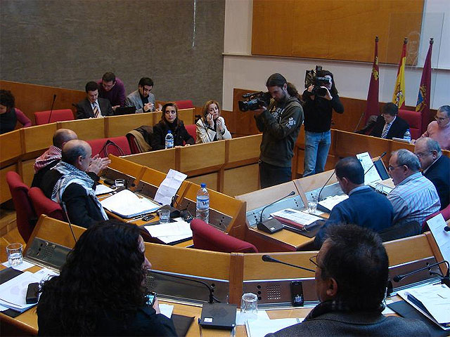 El Pleno del Ayuntamiento reclama al Gobierno Central que iguale el dinero que la Comunidad envía a Lorca - 1, Foto 1
