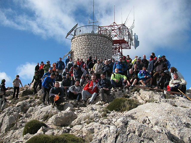 La 4ª subida al Morrón contó con la participación de más de 240 personas, Foto 1
