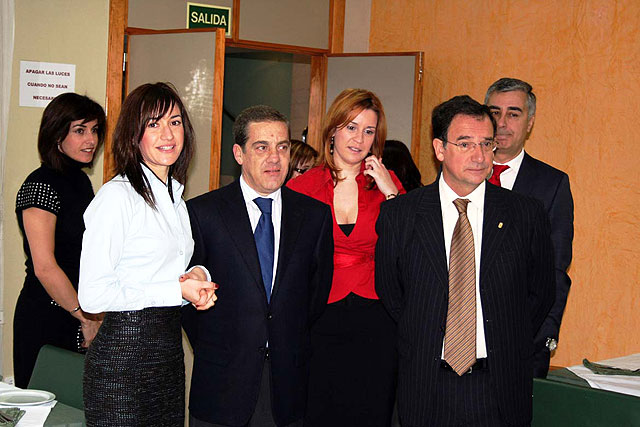 El consejero de Poltica Social, Mujer e Inmigracin, Joaqun Bascuñana visita la Residencia “Virgen de la Salud” de Alcantarilla - 3