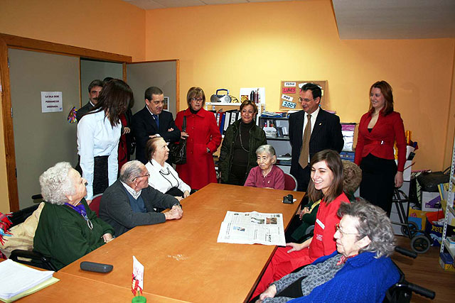 El consejero de Poltica Social, Mujer e Inmigracin, Joaqun Bascuñana visita la Residencia “Virgen de la Salud” de Alcantarilla - 6