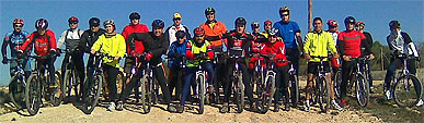 Los jvenes conocen el municipio en mountain bike