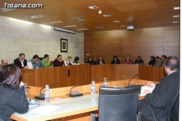 El pleno acuerda denominar una de las plazas del barrio Triptolemos como “La Plaza del Maestro” en homenaje a la labor de los docentes de Totana, Foto 2