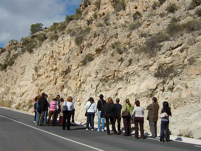 Unas 50 personas participan en la actividad organizada por la Concejalía de Medio Ambiente para conmemorar el 150 aniversario de la caída del meteorito de Molina de Segura - 2, Foto 2
