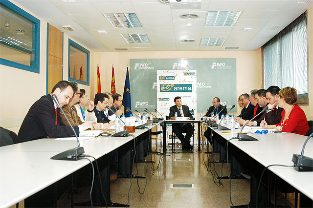 La Consejería de Universidades, Empresa e Investigación recoge las demandas del sector del mueble en sus líneas de Ayudas 2009 - 2, Foto 2