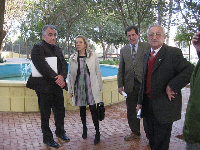 Los vecinos de Churra ya disfrutan de un nuevo espacio verde junto al Centro Social de Mayores - 1, Foto 1