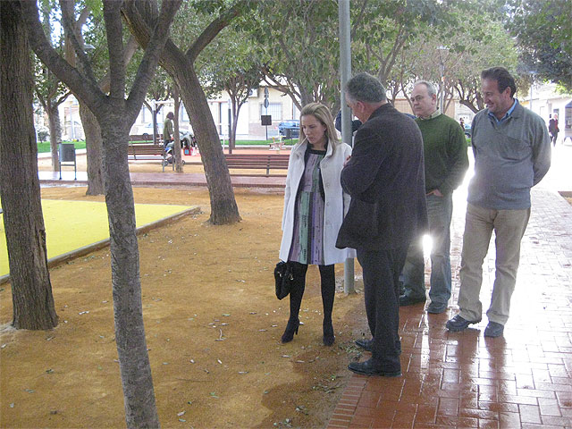 Los vecinos de Churra ya disfrutan de un nuevo espacio verde junto al Centro Social de Mayores - 4, Foto 4