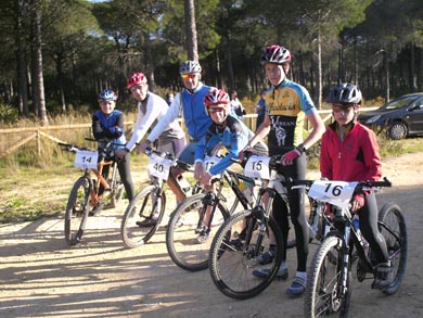 La Concejalía de Deportes y la Peña Ciclista “Las Nueve” organizan una jornada infantil de bicicleta de montaña, Foto 1