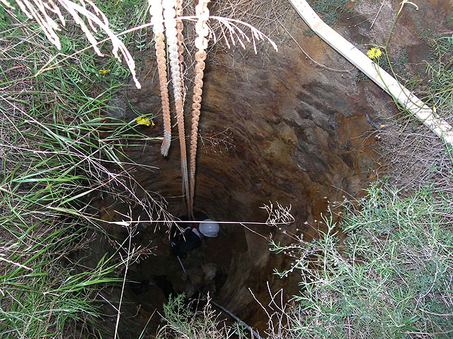 El CATAD rescata dos perros con vida de un pozo minero en El Gorguel - 3, Foto 3