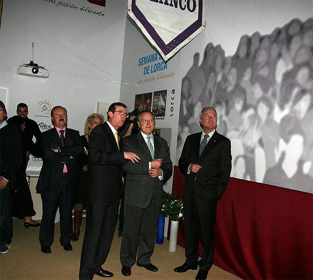El Ayuntamiento de Lorca recibe felicitaciones tanto por su doble presencia en FITUR como por su amplia oferta turística - 3, Foto 3