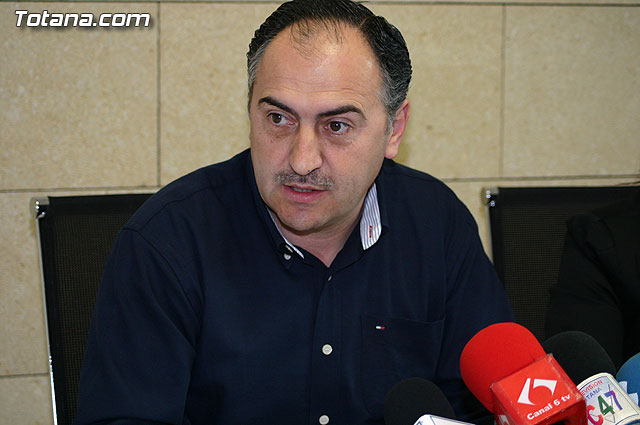 José Antonio Valverde y Trini Cayuela dan cuenta de los acuerdos adoptados en junta de Gobierno, Foto 3