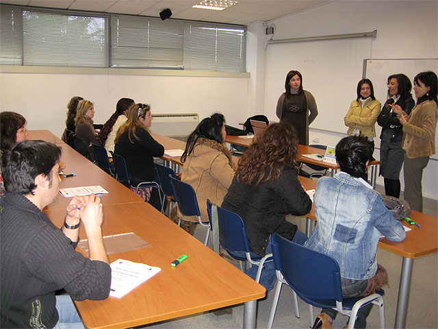 El curso de “Atención y cuidado a personas dependientes” da el pistoletazo de salida, Foto 3