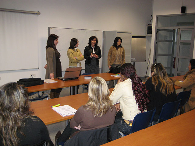 El curso de “Atención y cuidado a personas dependientes” da el pistoletazo de salida, Foto 4