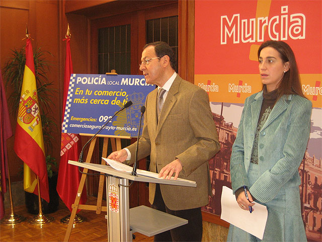 El Alcalde presenta una campaña diseñada para incrementar la seguridad en los comercios de barrios y pedanías - 1, Foto 1