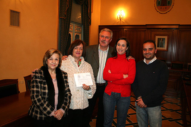 AECC recibe la recaudación de la II San Silvestre - 1, Foto 1